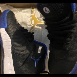 Jordan 12’s PG💙